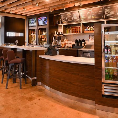 Courtyard By Marriott Toledo North Hotel Exterior foto