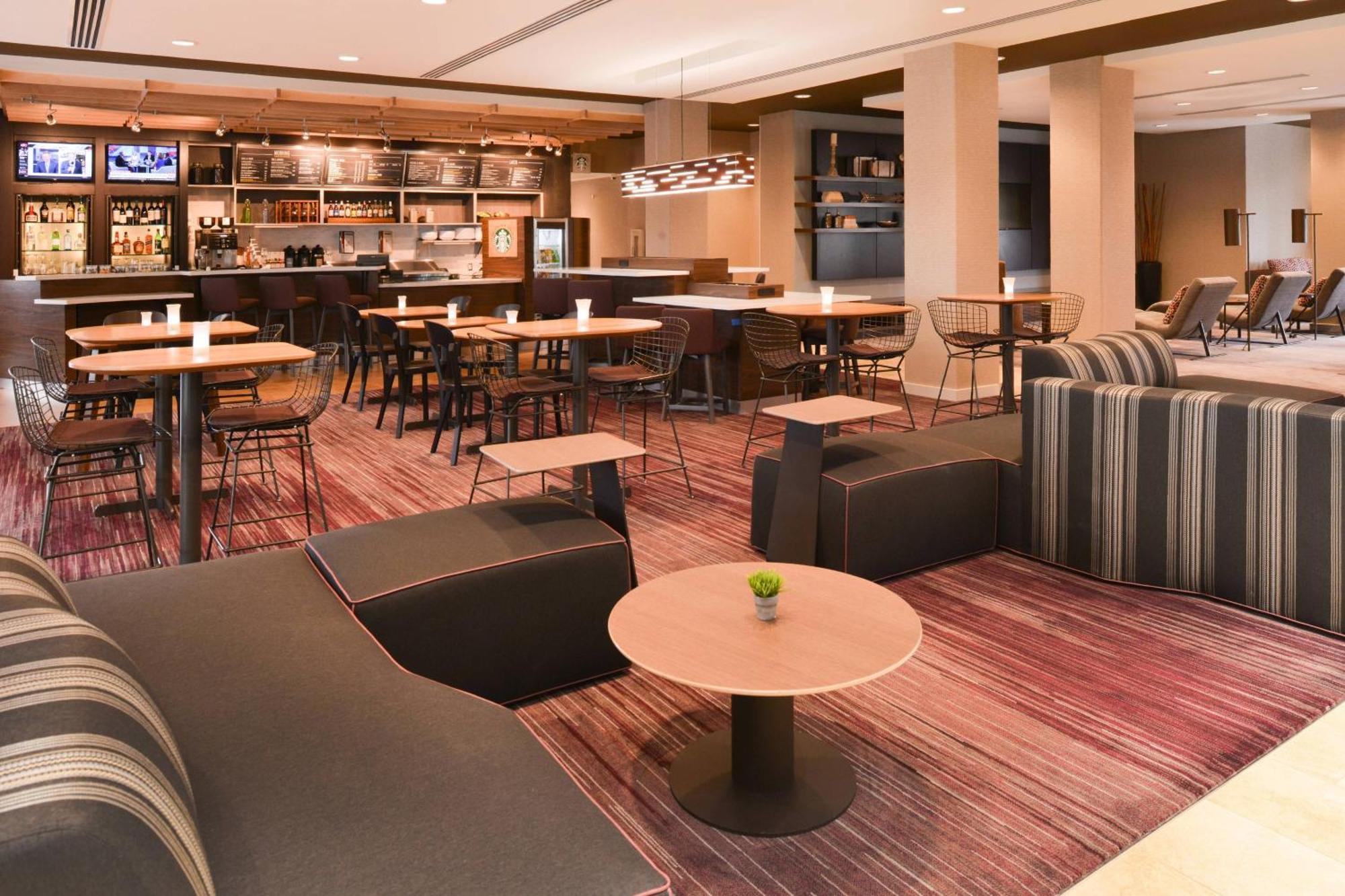 Courtyard By Marriott Toledo North Hotel Exterior foto